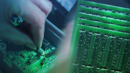We make your process effortless, with our specialized PCB Assembly service!